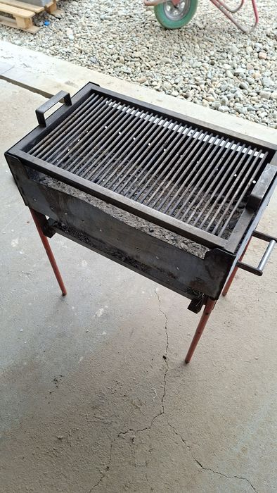 Gratar din inox cu picioare