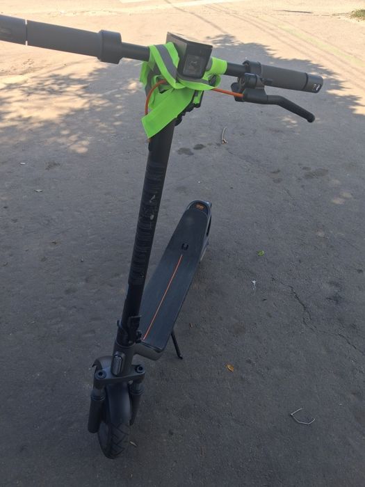 Vând trotineta electrica xiaomi scuter 6