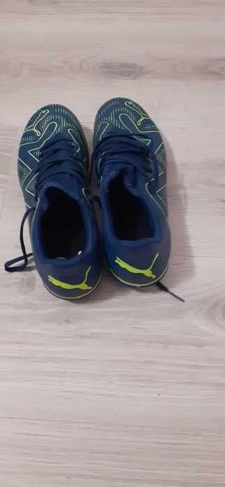 Ghete de fotbal   Puma, originale,  marimea 40.5 , interior 26cm .