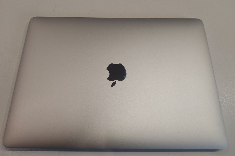 MacBook Pro 13” 2017 / i5 2.3 / 8GB / 256GB