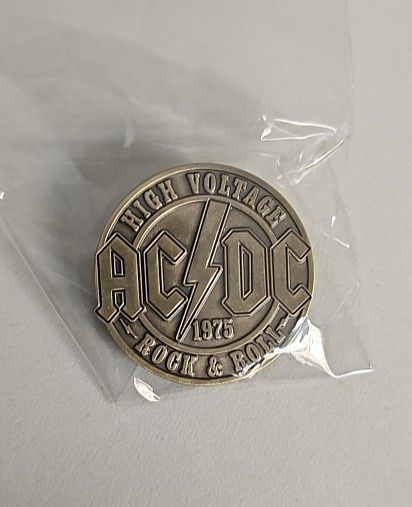 Стари метъл аксесоари. (Медальони, Брошки, Гривни)