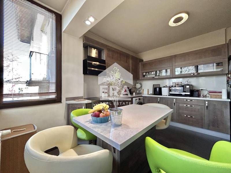 Продава се Четиристаен апартамент в София, Център - 106 кв.м за 4057 €/кв.м - Снимка #4