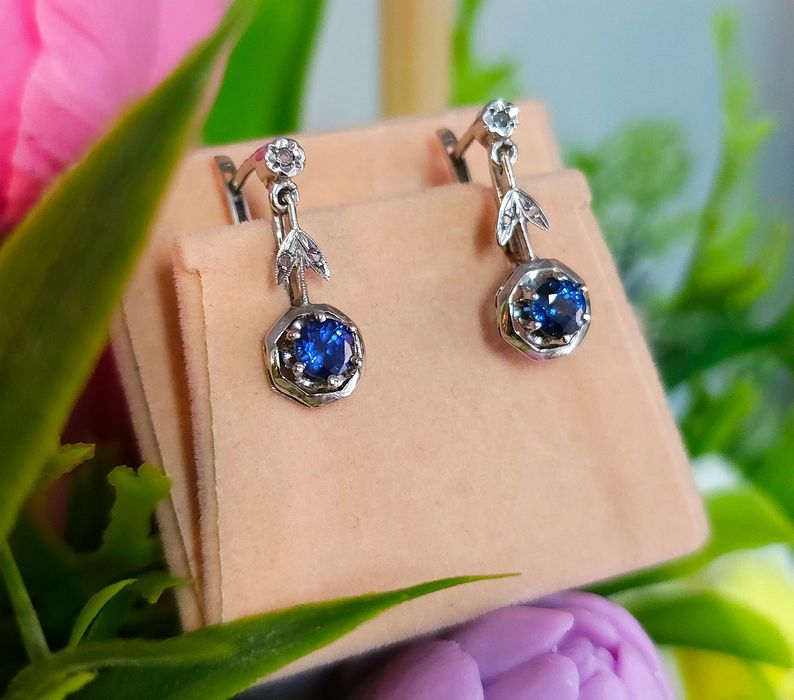 Cercei Art Deco din aur de 18K cu safire naturale albestre superbe si diamante naturale