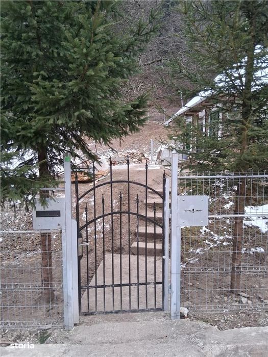 Casa din lemn si teren intravilan, 1024mp, Izvorul Muntelui, Neamt