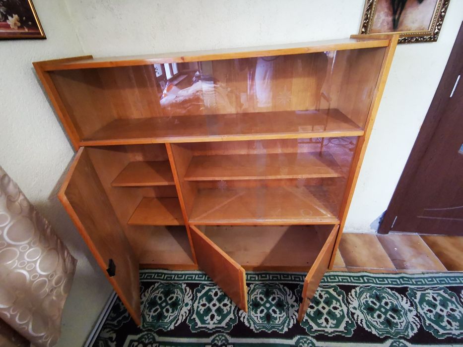 Ретро секция от 1963 с витрина бюфет