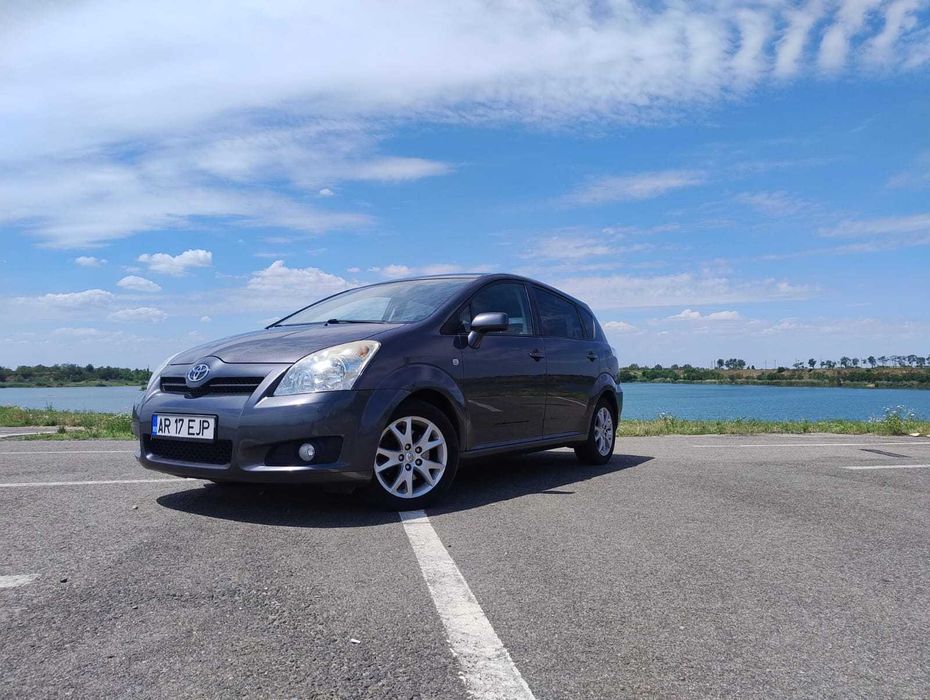 Toyota Corolla Verso •  7 locuri