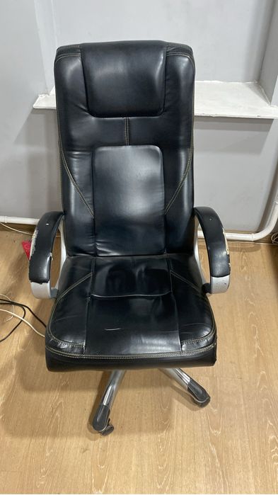 Продам офисные кресла, не новые