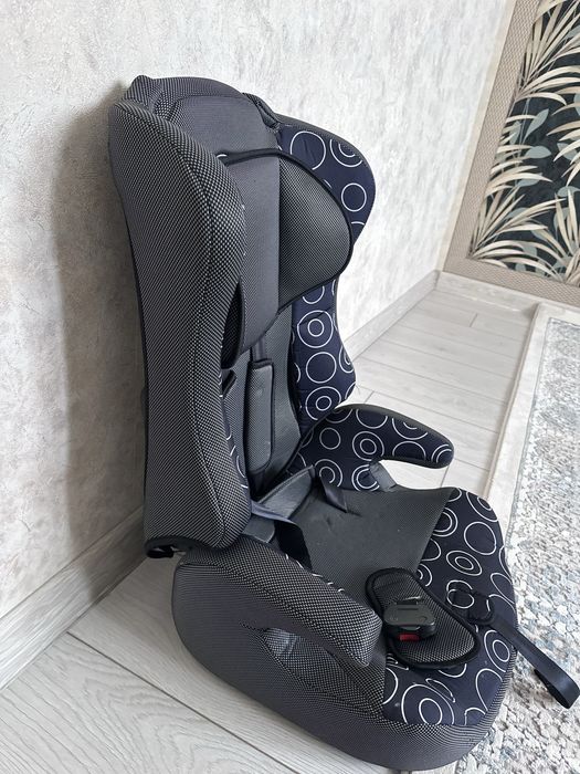 Продам автокресло 2 в 1