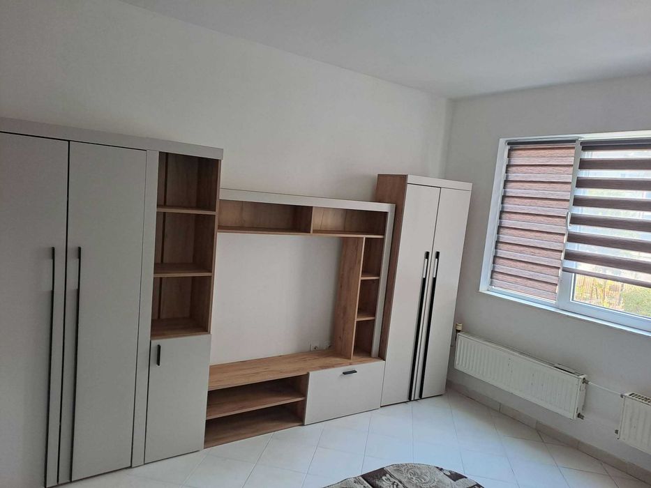 Închiriez garsoniera