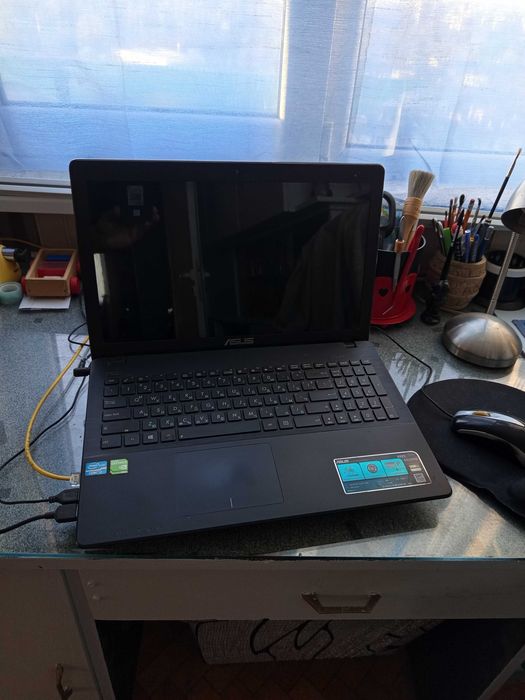 Продавам лаптоп Asus 15,6 инча.