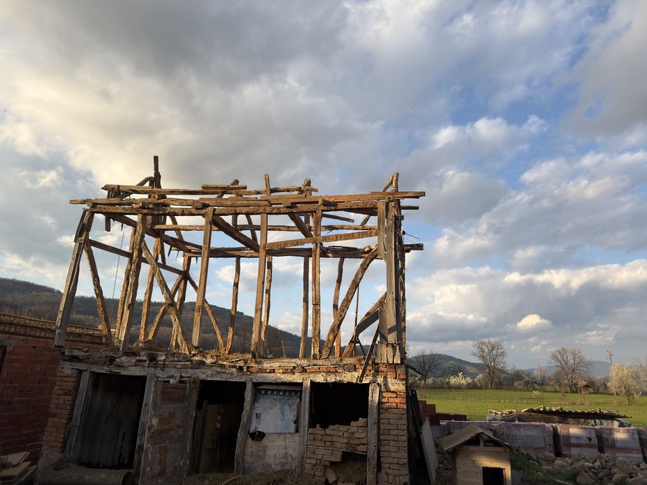 Стари греди от навес .