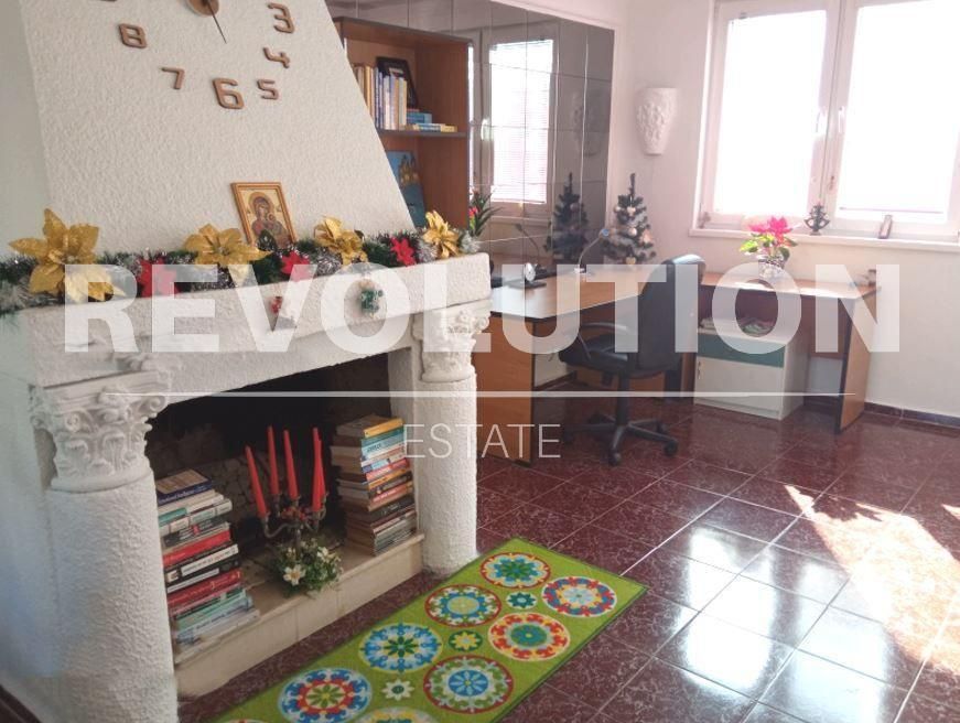 Дава се под наем Двустаен апартамент в Варна, Център - 88 кв.м за 500 € - Снимка #2