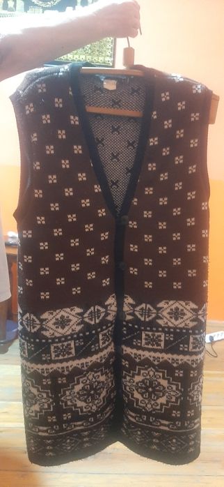 Безрукавка шерсть в отличном состояние. Тёплая длинная.Туркия.