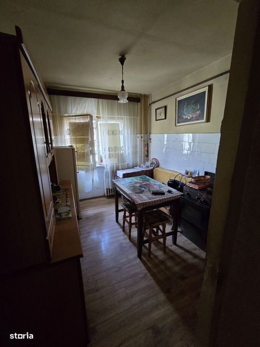 Apartament 2 camere, balcon, etaj 7, Craiova