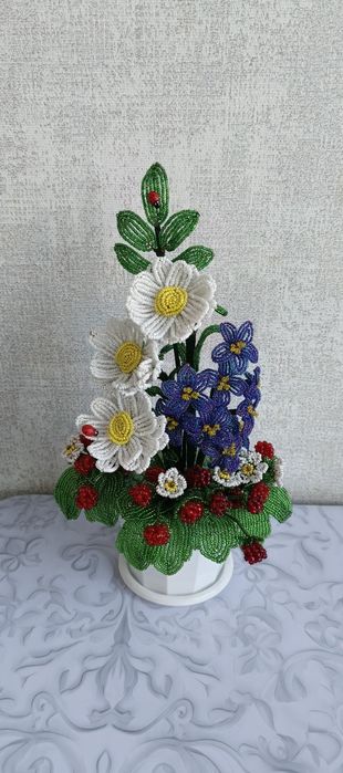 Цветы из бисера.