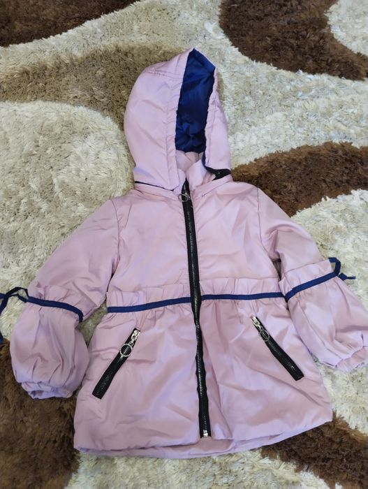 Продам курточки на девочку