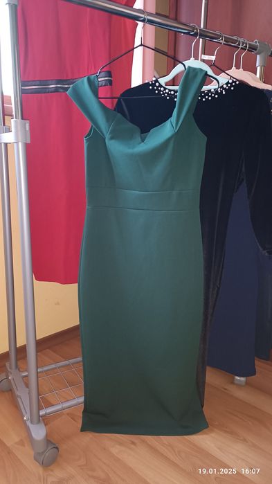 Елегантни и стилни нови дамски рокли HM и други S размер