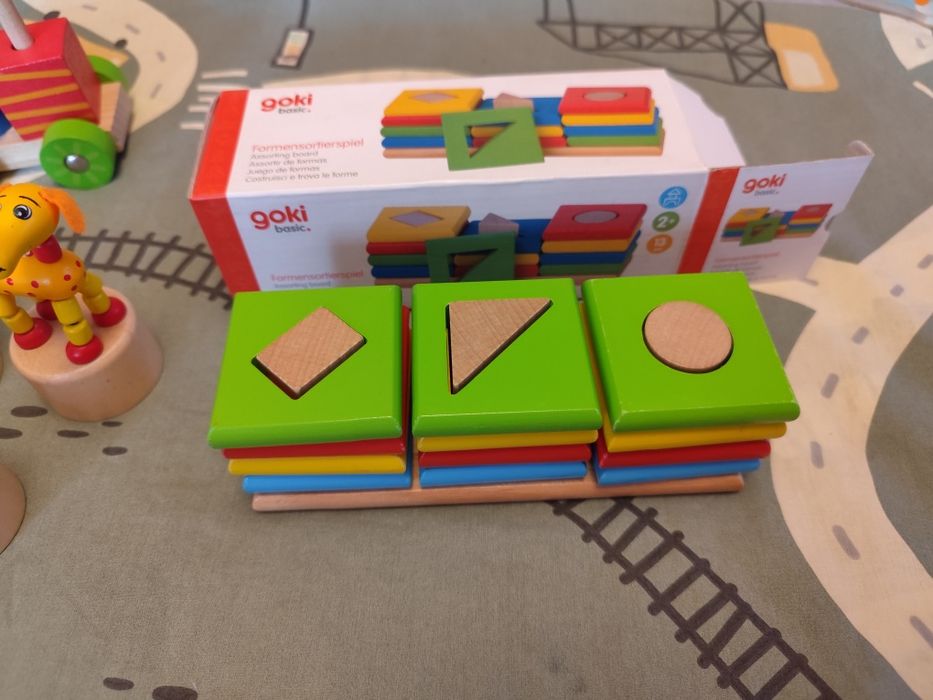 Дървени играчки- буталка Lelin, сортер Goki, влакче, "играещи фигурки"