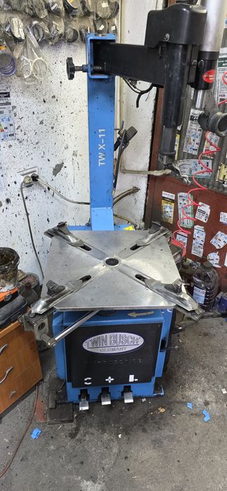 Машина Монтаж демонтаж на гуми  950 евро