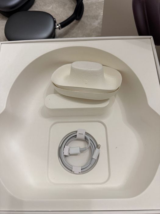 Apple AirPods Max — Black