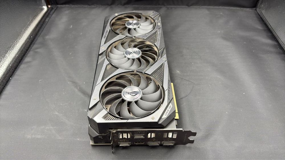 Vând ASUS ROG Strix GeForce RTX 3070 8GB OC Edition