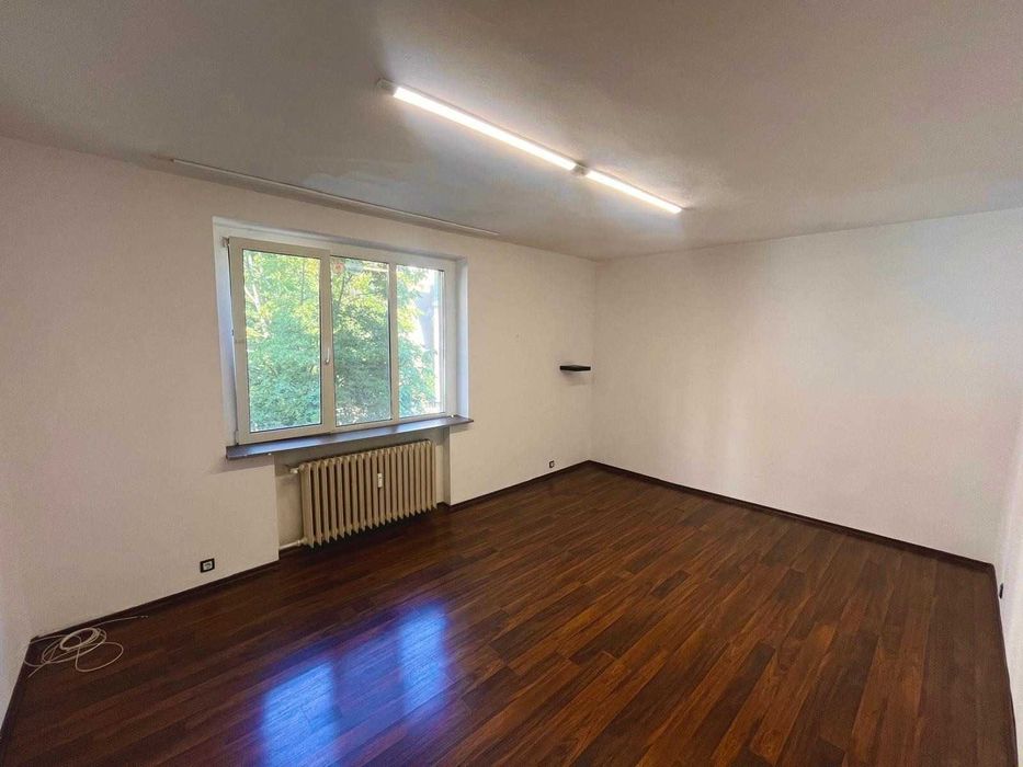 Дава се под наем Тристаен апартамент в София, Оборище - 85 кв.м за 663 € - Снимка #1