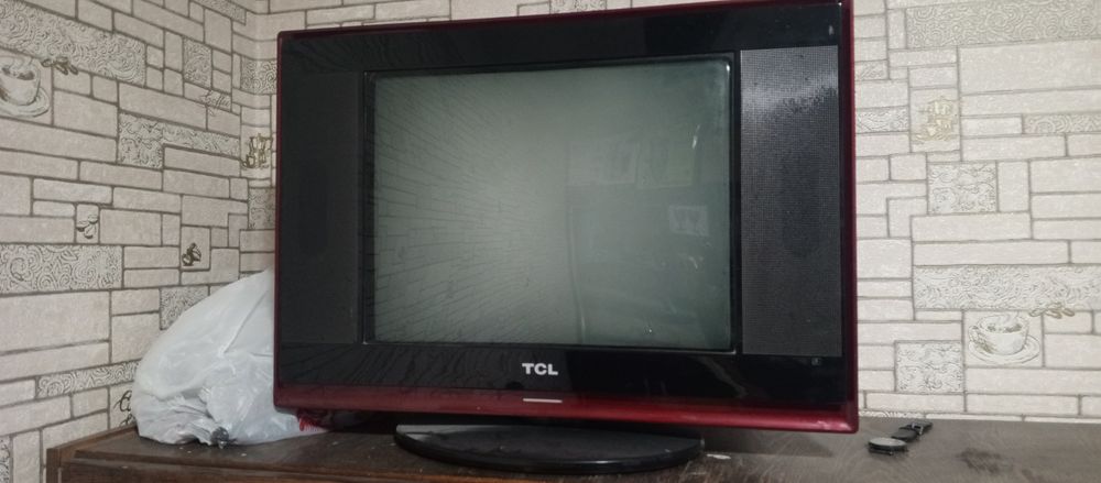 Televizor TCL svetnoy.