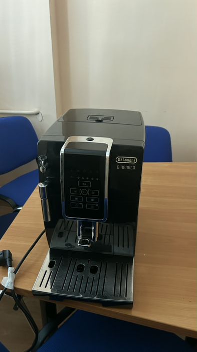 автоматичен кафеавтомат De'Longhi Dinamica ECAM 350.15.B в черен цвят.Основни характеристикиМощност: 1450 WНалягане на помпата: 15 бара