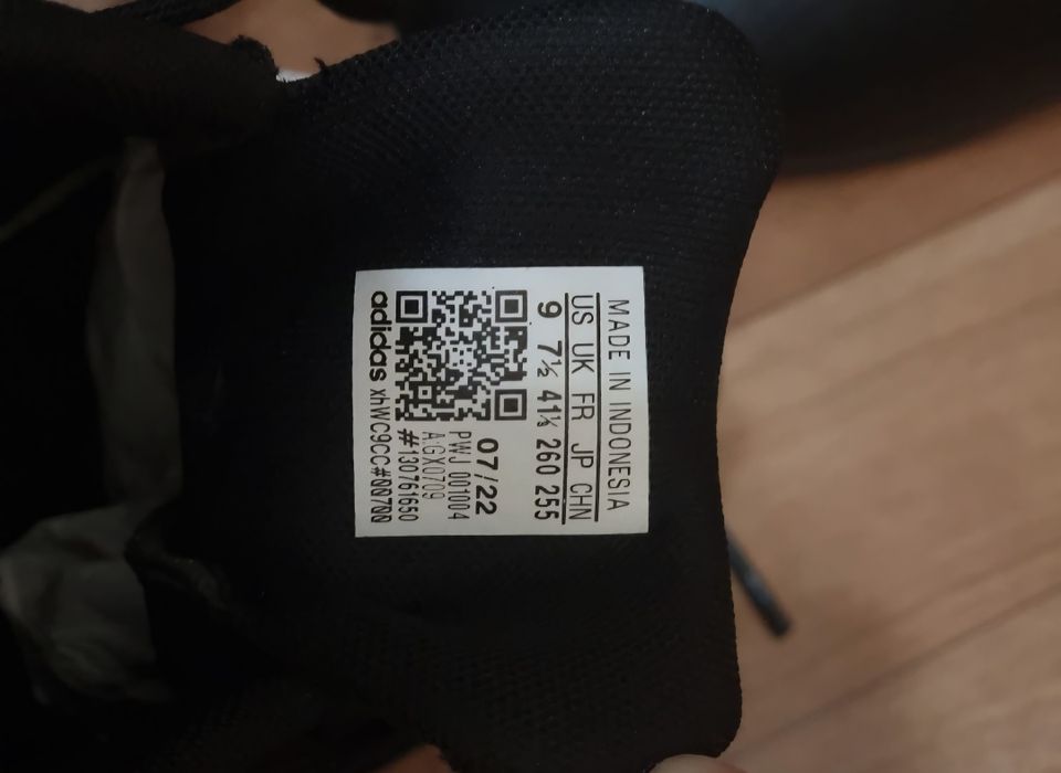 Чёрный кроссовки Adidas