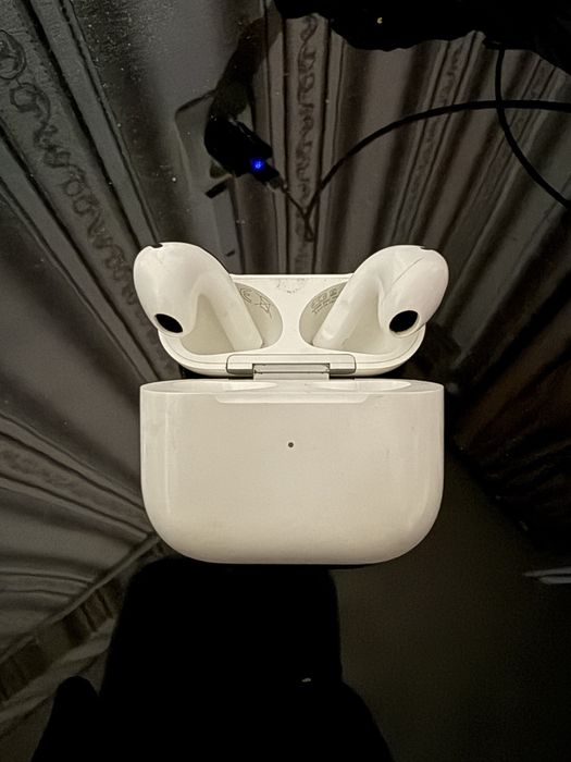 Продам наушники AirPods original