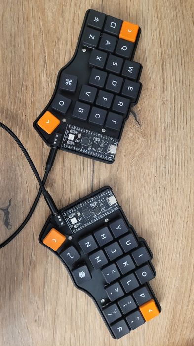 Tastaturi split ergonomice