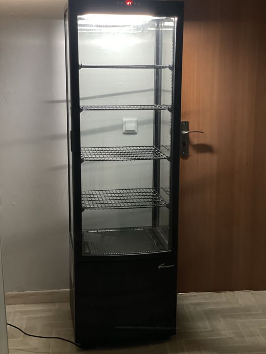 Холодильная витрина состояние нового!