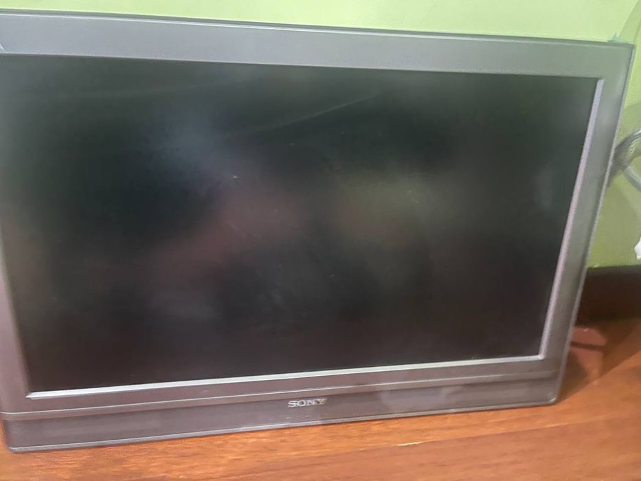 Продаю телик! Срочно, на запчасти