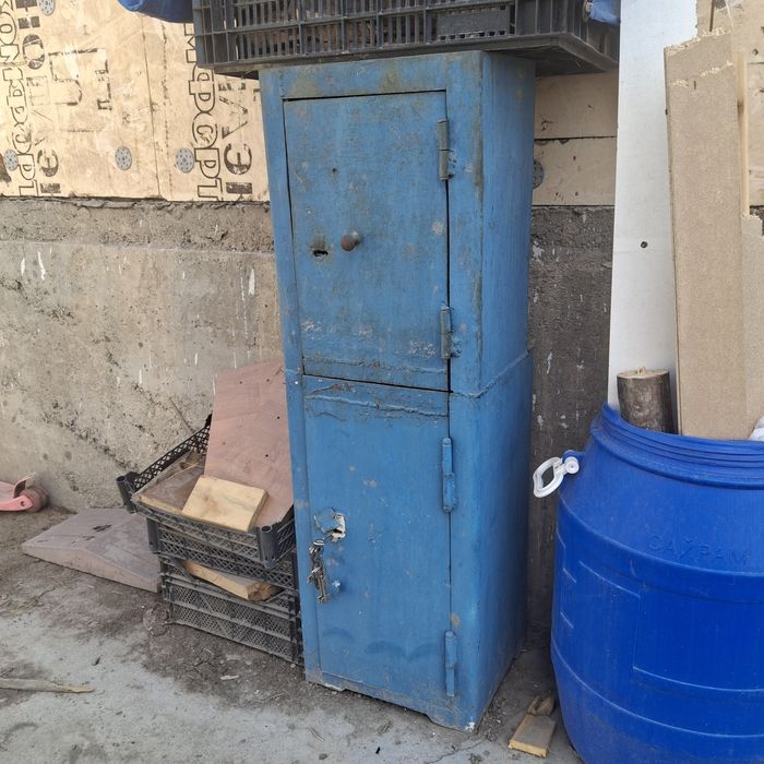 Продам железный сейф