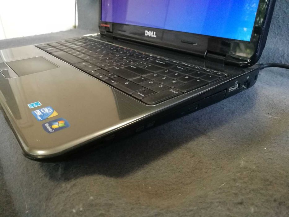Продавам работещ лаптоп Dell Inspiron N5010, 15 инча