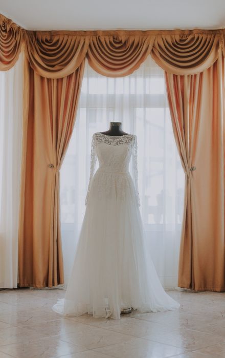 Vand rochie de mireasa NAVA Bride cu tot cu voal.