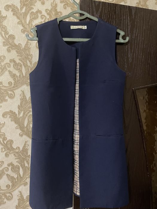 Жилетки разные в отличном состоянии