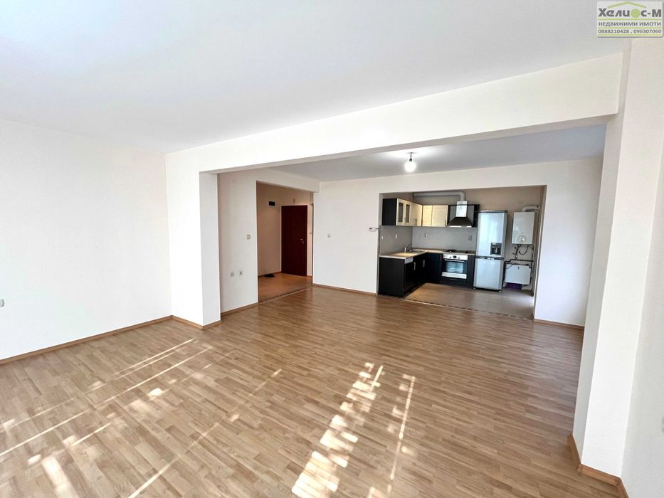 Тристаен апартамент с гараж до трето и четвърто училища, гр.Монтана