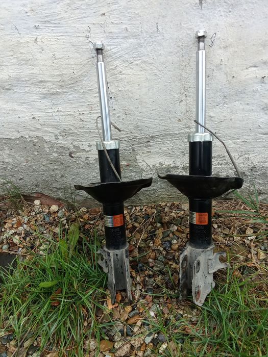 Передний стойки Субару Легаси.