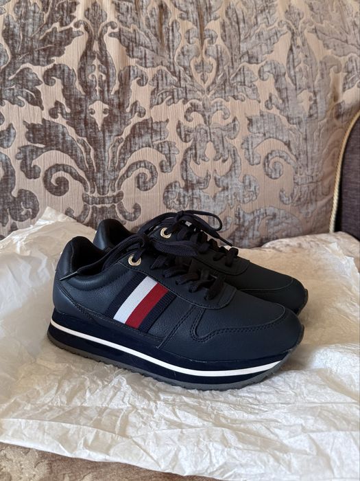Женские кроссовки Tommy Hilfiger