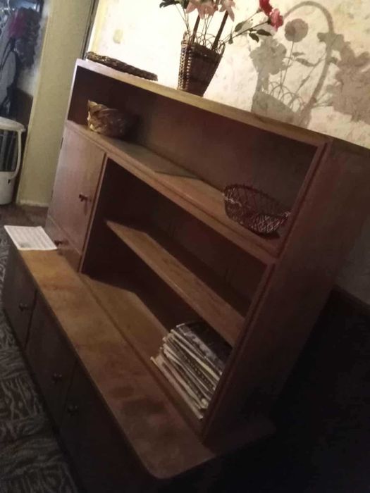 Шкаф - Бюфет в добро състояние