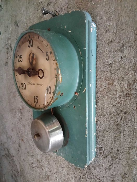 Античен стенен часовник-таймер HANAU Germany за слънчеви бани.