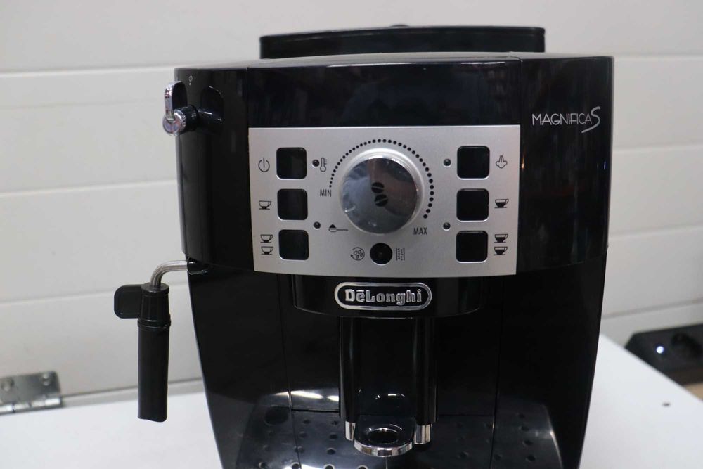 Кафеавтомат De'Longhi Magnifica S 1450W, 5вида напитки, 15 bar