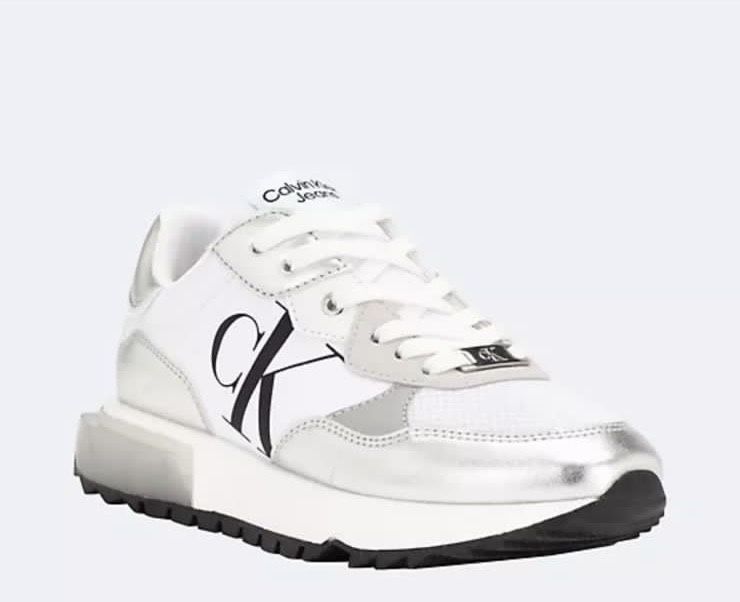 Новые кроссовки от Calvin Klein