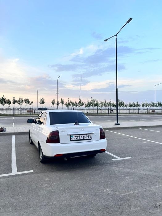 Ваз Лада приора пол лукс