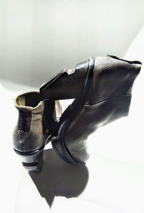 Ghete A.S.98 din piele naturală 
...