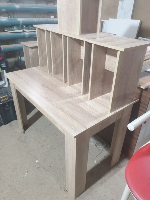 Стол с табуретками