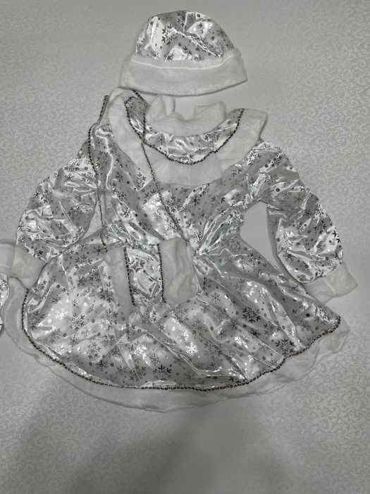 Продам платья для девочек. Новогодние костюмы.