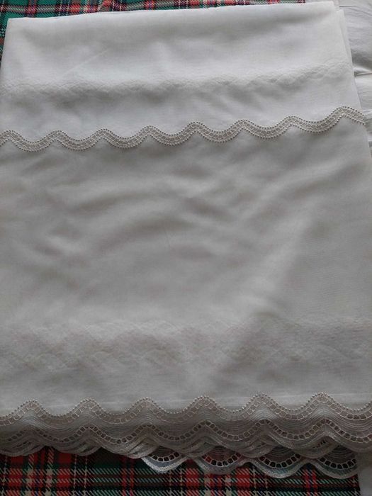 Плат за перде с фина бродерия