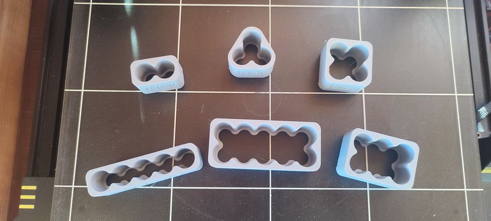 Холдери за батерии 18650